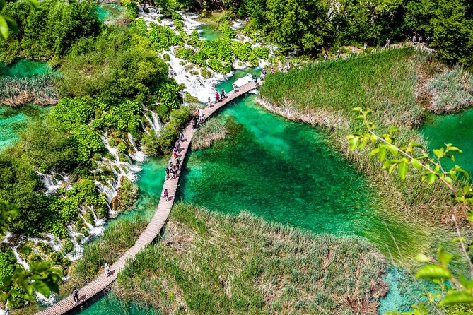 Guided transfer from Zagreb to Split with Plitvice Lakes stop - The drive to Split: comfort, Wi-Fi, and traffic timing