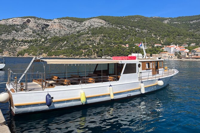 Half Day Private Group Boat Tour in Croatia - From Riva 5 to the open sea by 11:30