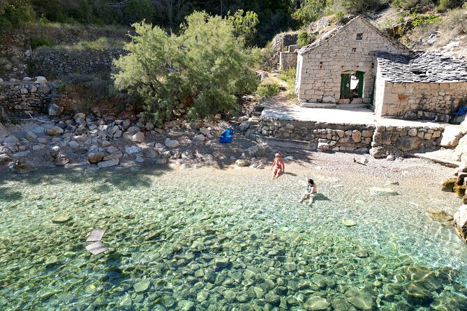 Half-day Speedboat Tour: Explore Hidden Gems of Hvar Island - Stop 3: Jelsa town time for coffee and easy sightseeing