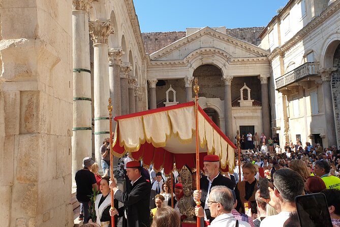 History & Cultural Walking Tour of Split and Diocletian's Palace - Finding Your Bearings at the Peristyle