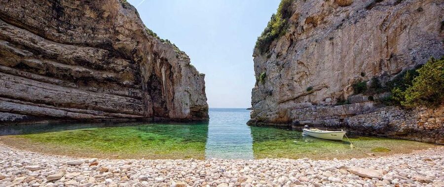 Hvar:Blue & Grenn Cave and Vis Island Private Speedboat Tour - A private Hvar speedboat that actually feels like your day