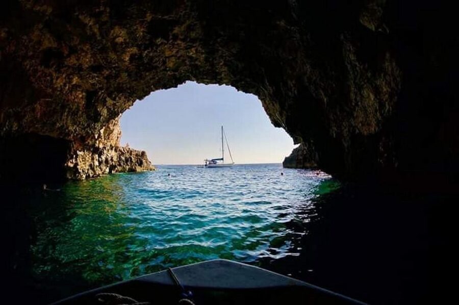 Hvar:Blue & Grenn Cave and Vis Island Private Speedboat Tour - Ravnik islet and Green Cave: swim in, or take the boat inside