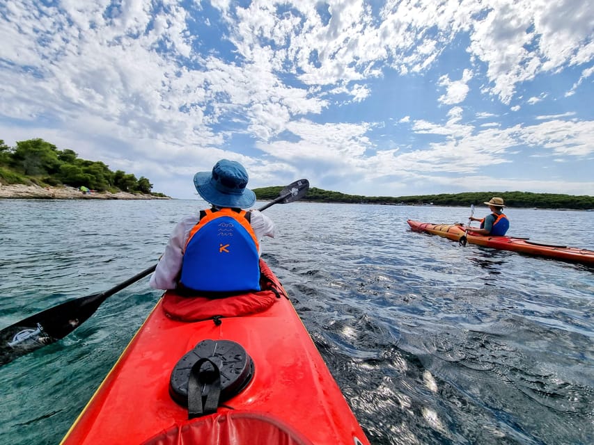 Hvar: Half day kayak tour to Pakleni islands - How the half-day Pakleni kayak tour really plays out (40 minutes out, 1.5 hours on the islands)