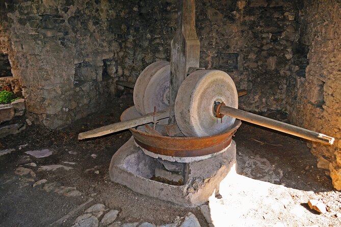Hvar Lavender Tour - The hike route: rock-walled fields, abandoned pockets, and aromatic plants