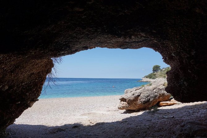Hvar Pakleni islands and Secrets of Brac and Solta private tour - Stomorska lunch at Restoran Turanj: the 14:00 to 16:00 reset