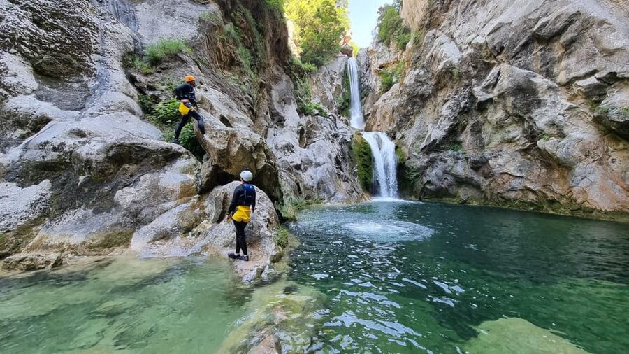 Iz Omisa/Zadvarija: Extremni Canyoning na rijeci Cetini - The Extreme 55 m Cliff Option, Plus the Basic Route That Still Delivers