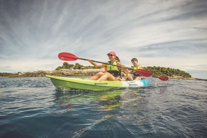 Kayak tour in Pula to Valley of Tears/free drinks+photos included - How the 3-hour flow feels: from briefing to paddle back