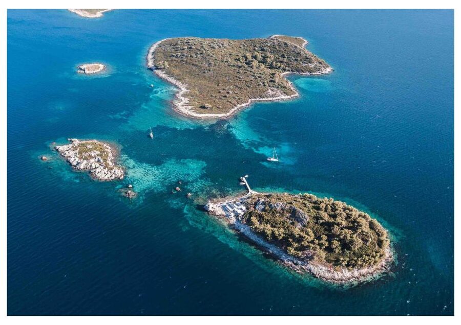 Korčula 3 ISLAND CATAMARAN TOUR Badija - Vrnik - Stupe - Vrnik Island: old stone quarries and quiet bays without the rush