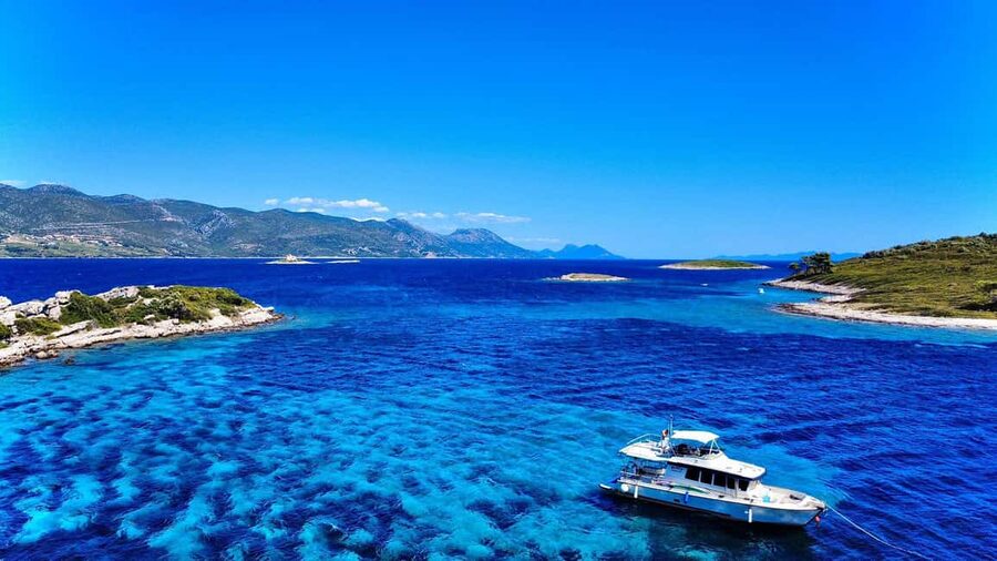 Korčula Snorkeling&Swimming, Shipwreck & More, Private Tour - Blue Lagoon time at Stupe and Majsan