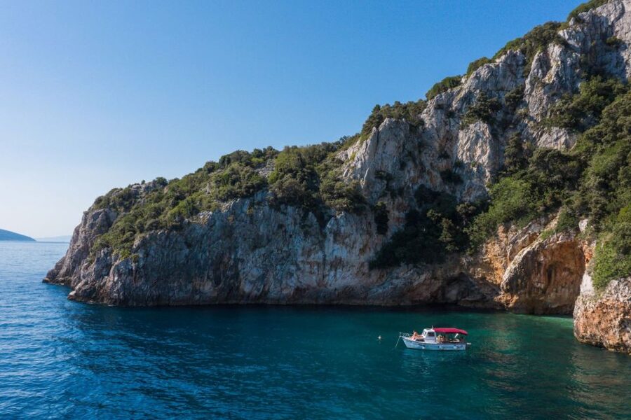 Lovran/Opatija: Swimming on Cres Island with Lunch - Smrdeća Beach on Cres: Clear Water and a BBQ Lunch Built into the Swim