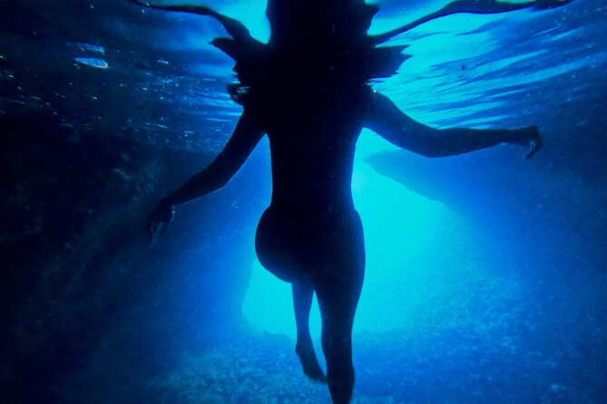 Makarska: 3-Island Speedboat Tour with Cave and Blue Lagoon - The Hvar blue cave and Mala Stiniva cliff jumping
