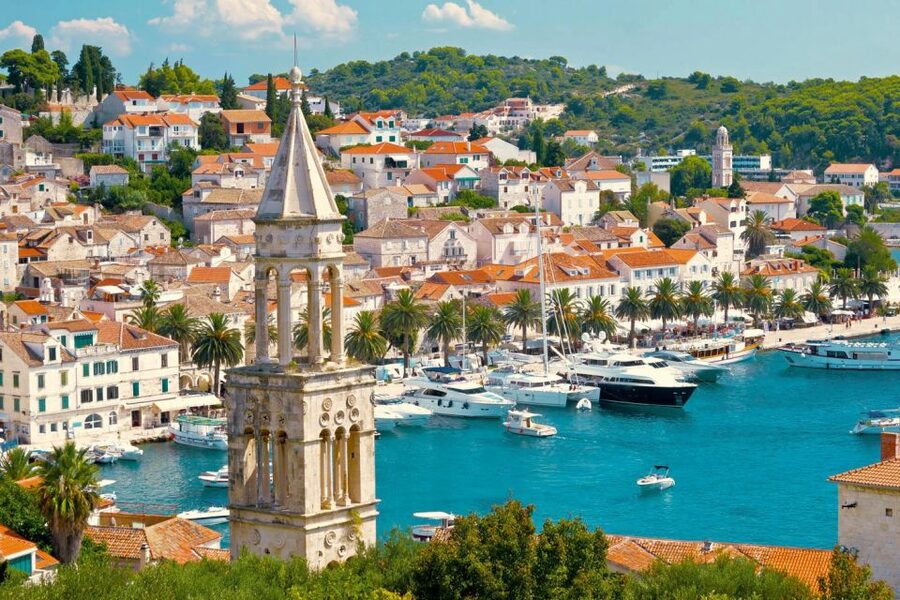 Makarska: 5-Islands Tour, Blue Cave, Vis, Hvar & Brač - Packing for wind, sun, and quick swims