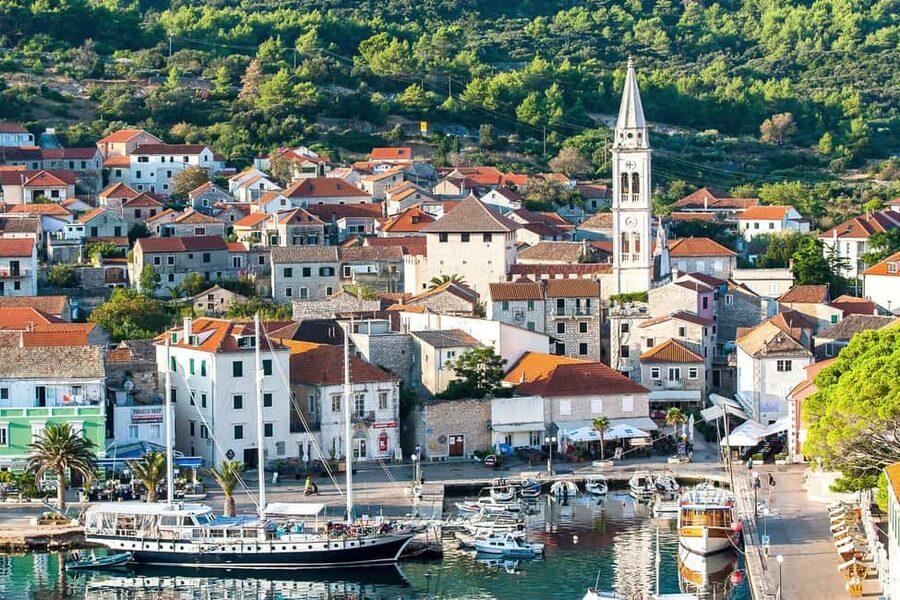 Makarska: Golden Horn Beach & Secluded Bays Speedboat Tour - The speedboat ride: 50 minutes of coast views, plus a seasickness reality check