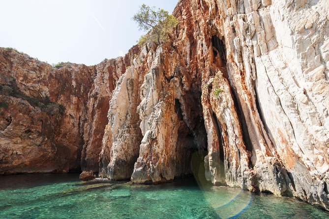 Mesmerizing Hvar speed boat tour with optional wine tasting - Dubovica Beach and the Red Rocks, seen at speed