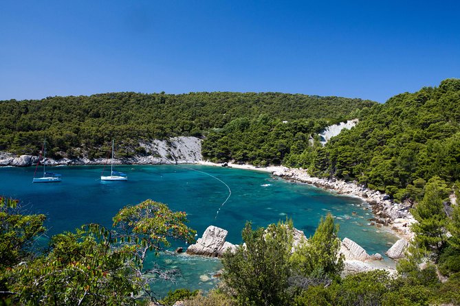 Mesmerizing Hvar speed boat tour with optional wine tasting - Captain Dujo and the value of a route tailored to your day