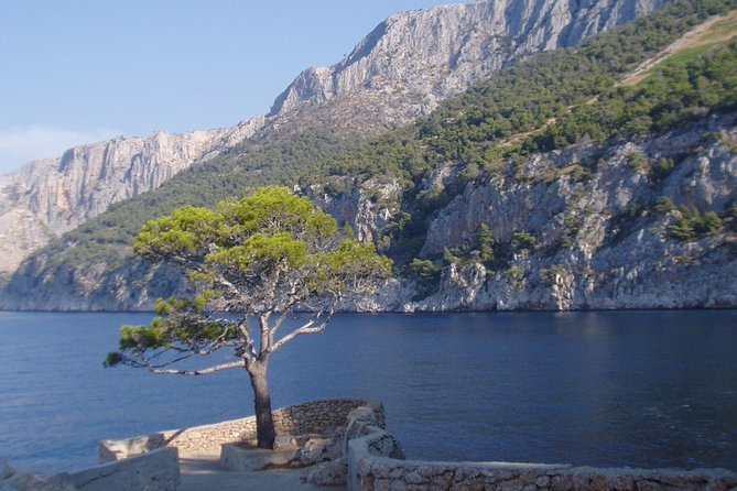 Mesmerizing Hvar speed boat tour with optional wine tasting - Meeting at CROFFERS and getting out on the water fast