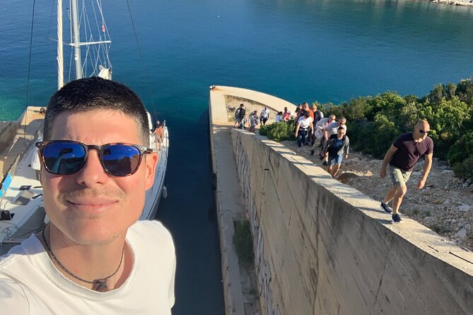 Military and Island tours - Stop 1: Fort George (1812) turned into a day bar and night club