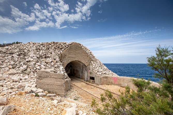 Military Tour - Stop 1: Fort George, Parja bay views, and the submarine tunnel