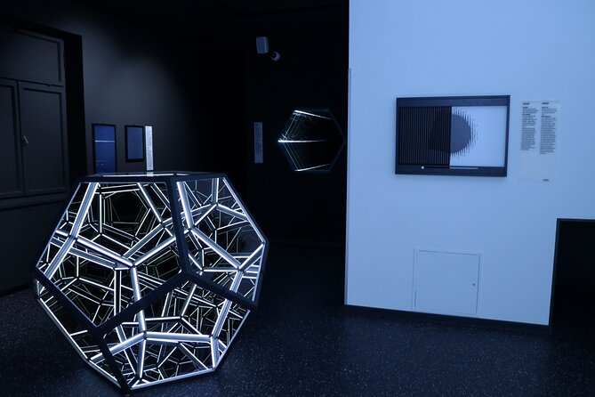 Museum of Illusions Zagreb - Who should go: families, couples, and curious solo visitors