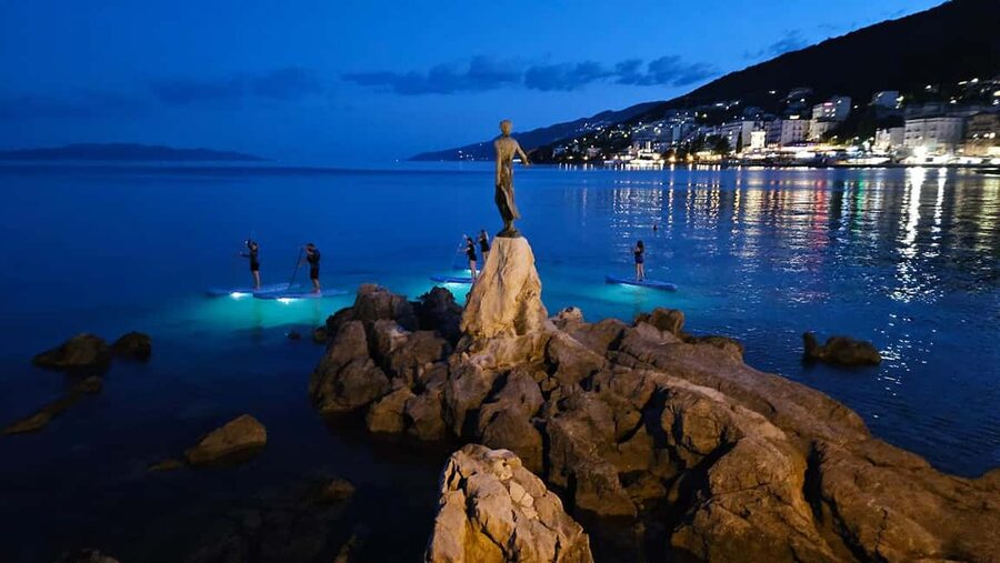 Opatija: Guided SUP Paddleboarding Adventure at Night - The “shallow water at night” advantage