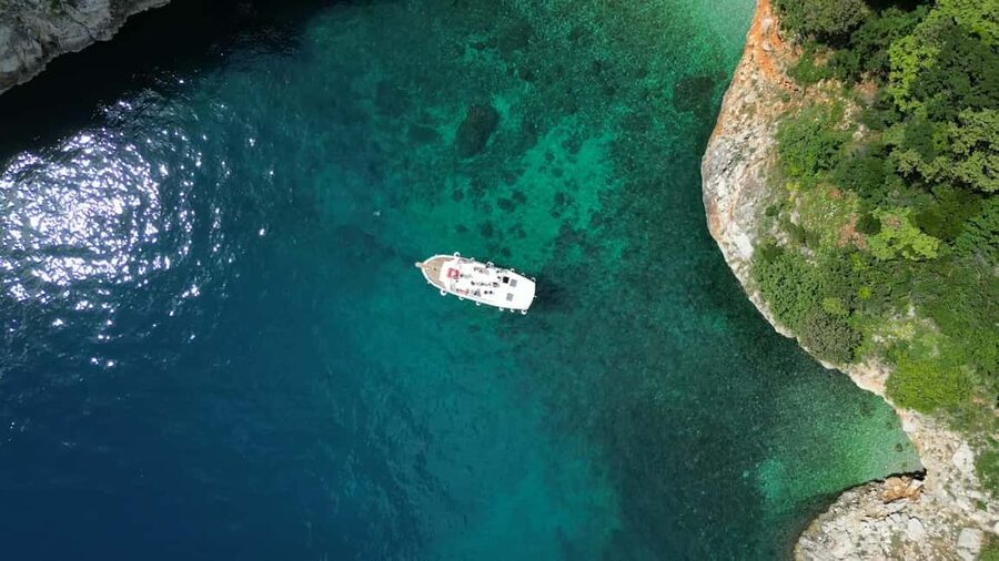 Opatija: Private Cres Island Boat Tour - Lunch in a fisherman village: when to plan for extra spending