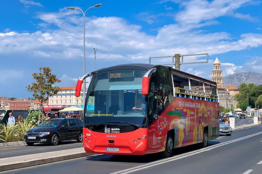 Open Panoramic Bus Tour +Guided Walking Tour in 10 languages - How the open-top bus pass works in real life