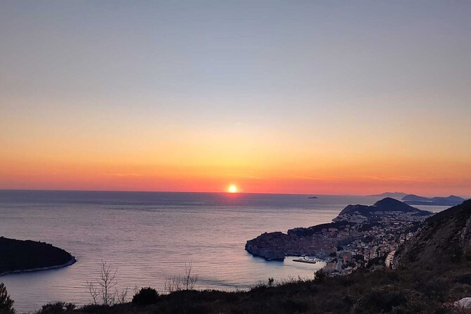 Panoramic Sunset Hike - Wine, snacks, and the relaxed small-group rhythm