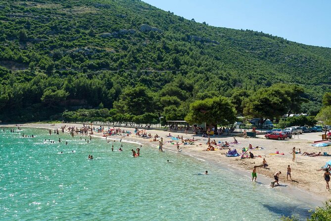 Pelješac Wine, Beach and Lunch - Relaxing Tour from Dubrovnik - Villa Wind lunch in a village house: oysters, buzara mussels, and real time to eat