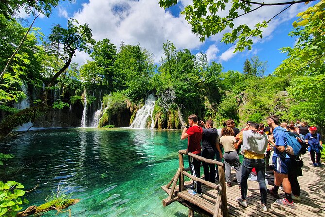 Plitvice and Rastoke day trip from Zagreb w/ticket (guar. dep.) - Entering Plitvice Lakes National Park the guided way