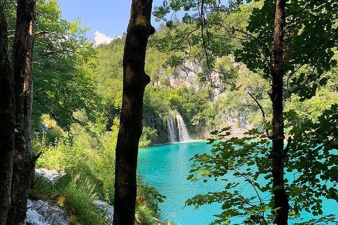 Plitvice Lakes Day Tour from Zadar, Simple and Safe - Boat and panoramic train rides: the payoff for following the plan