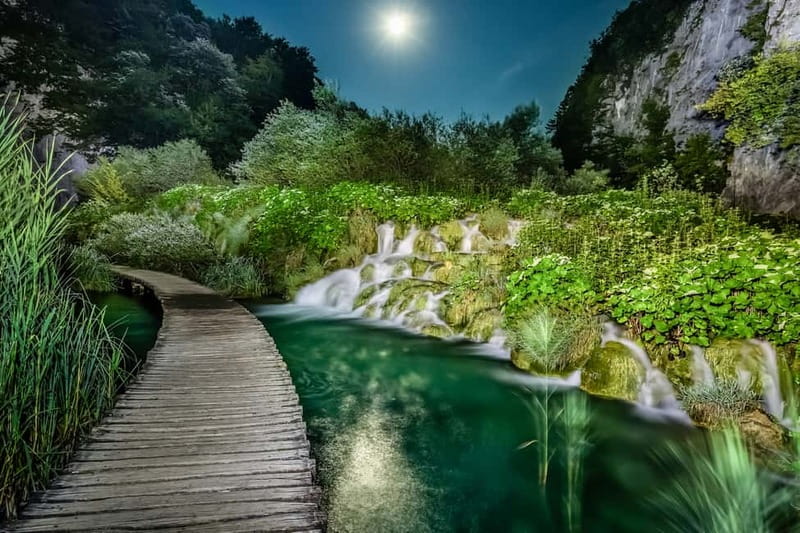 Plitvice Lakes: Guided Walking Tour with Train and Boat Ride - Key things to know before you go