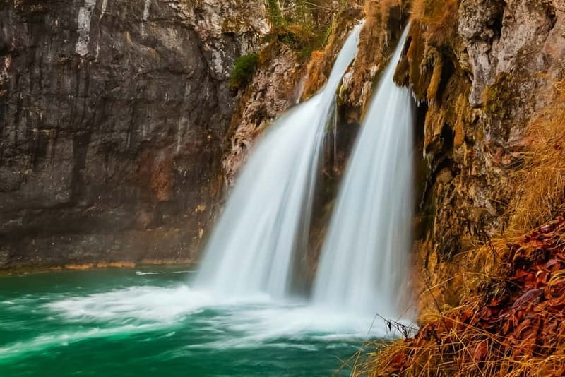 Plitvice Lakes: Guided Walking Tour with Train and Boat Ride - Plitvice Lakes, UNESCO status, and why a guide helps