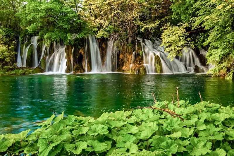 Plitvice Lakes: Guided Walking Tour with Train and Boat Ride - Walking sections: where the guide makes the hike feel manageable