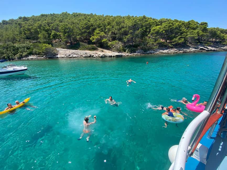 Podstrana: Full-Day Boat Trip to Brač and Shipwreck Kontesa - The First Swim Stop and BBQ Lunch in a Hidden Bay