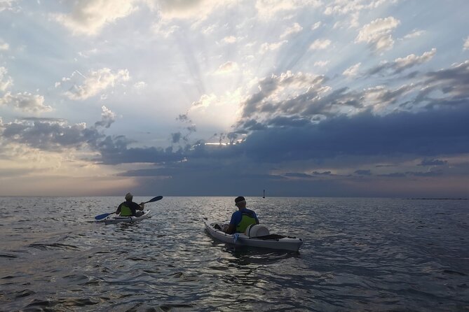 Poreč sunset sea kayaking tour - Pacing and guide style for beginners
