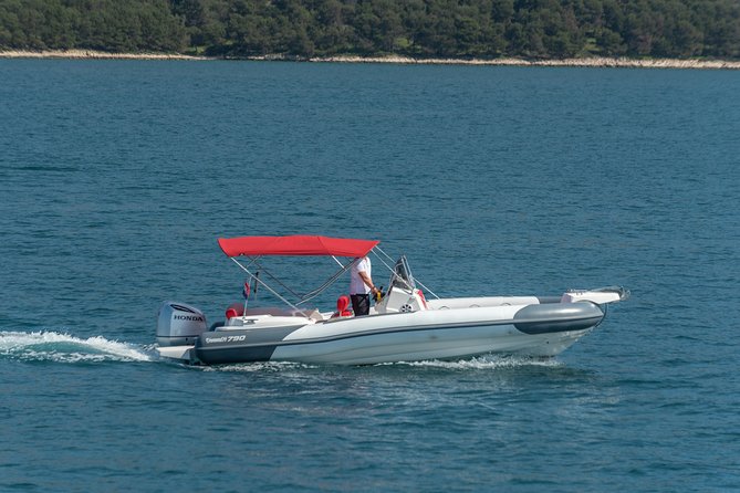 Private Blue Lagoon and island Solta speedboat tour - FULL DAY - Necujam Snorkeling: The Shipping Rack Stop on Šolta