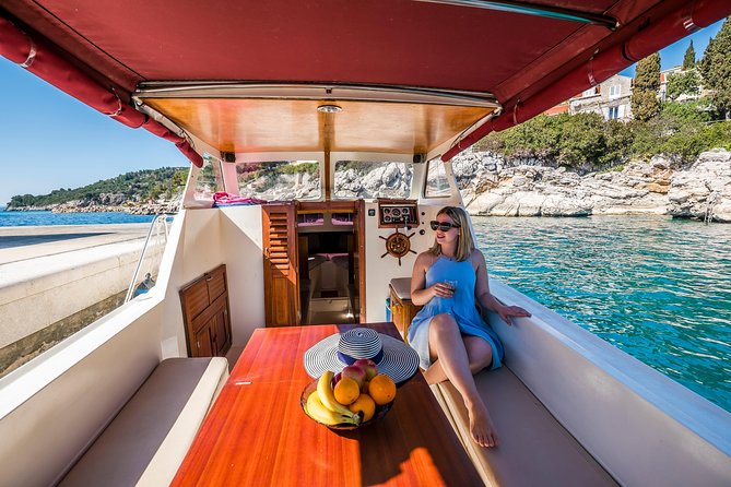 Private boat tour- explore the islands, find hidden caves and try snorkelling - Quick highlights before you go