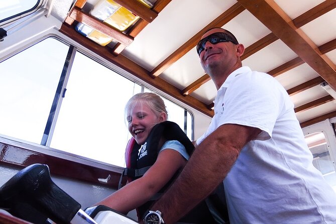 Private boat tour for small groups to Blue Lagoon and Solta Island - Stop 2: Maslinica coffee pause on Solta