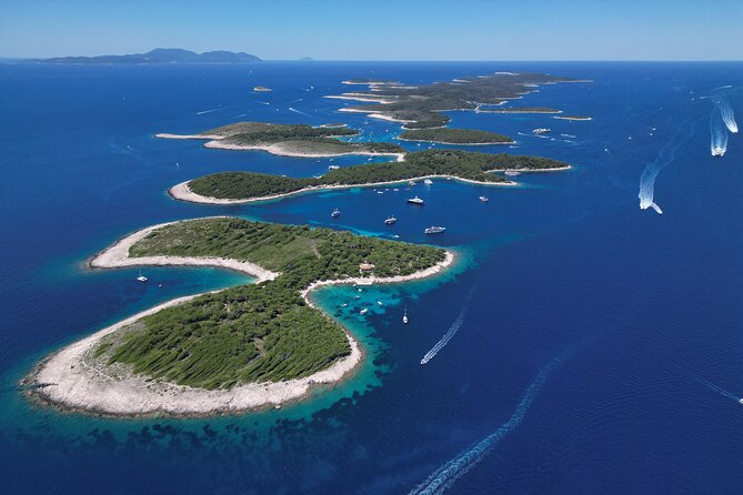 Private boat tour of Red rocks & Pakleni islands - What you really get on board: snorkeling gear, life jackets, and water time