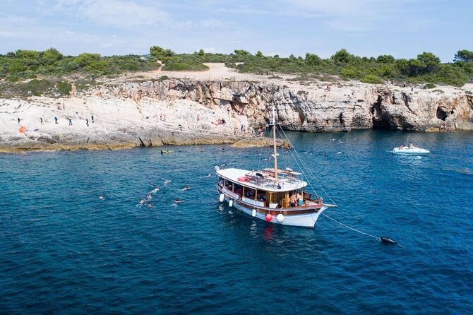 Private Boat Tour to Kamenjak and Levan Island with Lunch - Crew and Vibe: The Names People Keep Mentioning