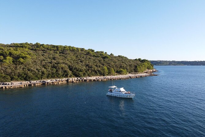 Private Boat Tour with activities in Pula Croatia - Meeting Dean and Settling In: How the Captain Sets the Tone