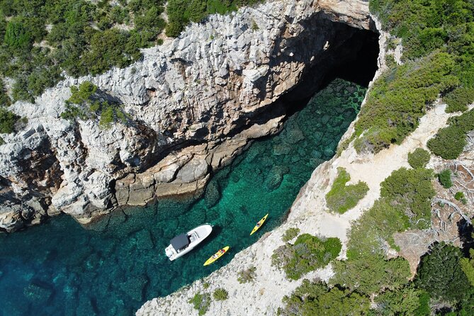 Private Boat Tours in Dubrovnik - DUBROVNIK BOATING - The Dubrovnik sea-wall view and forts from Stop 0