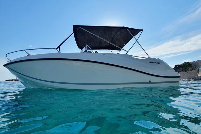 Private Elafiti Islands Tour from Dubrovnik by Quicksilver 555 - The Skipper Makes It: Leon, Loren, and Srdan in Action