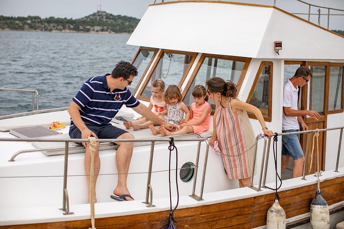 Private Gastro gourmet tour by Dot@ boat - Stop 2: Levrnaka, the long anchor with lunch and more time to play