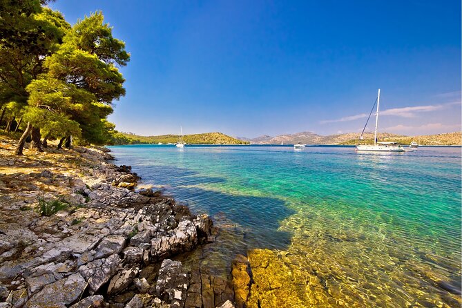 Private Half-Day Boat Tour with Snorkeling and Drinks - Who should book this, and who might want another option