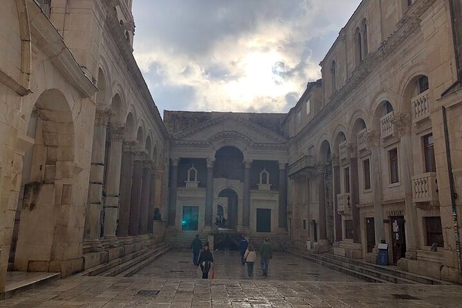 Private History Split Walking Tour in Spanish - Vestibulum of Diocletian: Diocletian Up Close, With a Musical Bonus