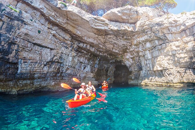 Private kayak tour: Explore the caves and turquoise bays in Pula - Who should book this, and who should pass