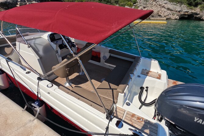 Private luxury speedboat tour-Islands, caves, beaches, snorkeling - Boat comfort that matters: drinks, shade, and your own music