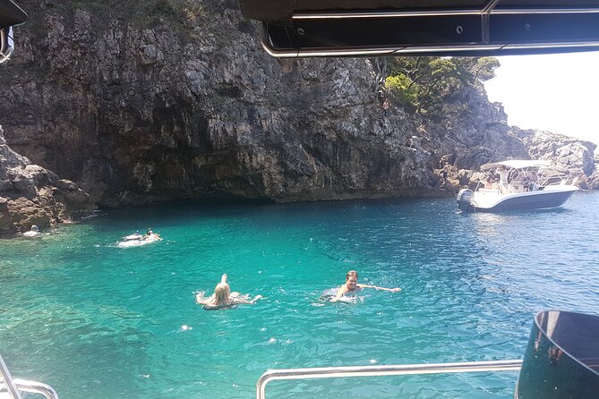 Private Speedboat Guided Tour: Explore the best of Dubrovnik Islands - Sipan and Sudurad, rocky shore views and island noble ties