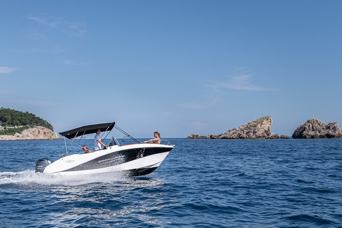 Private Speedboat Tour in Dubrovnik - Old Town by sea: city walls and harbor perspective